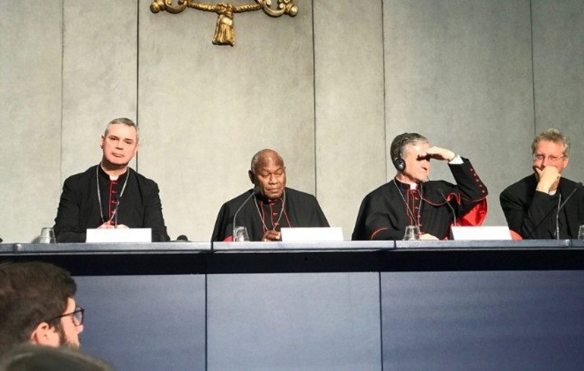 Sínodo: transparência e responsabilidade na questão dos abusos, defende cardeal Cupich